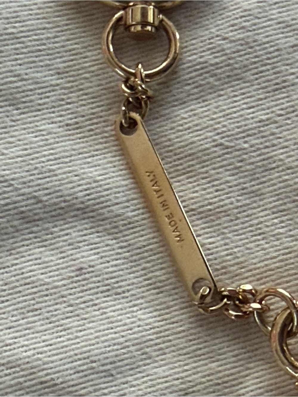 ⭐️RARE!!!!⭐️ Louis Vuitton Alzer trunk keychain with mirror!!!! - Picture 4 of 7